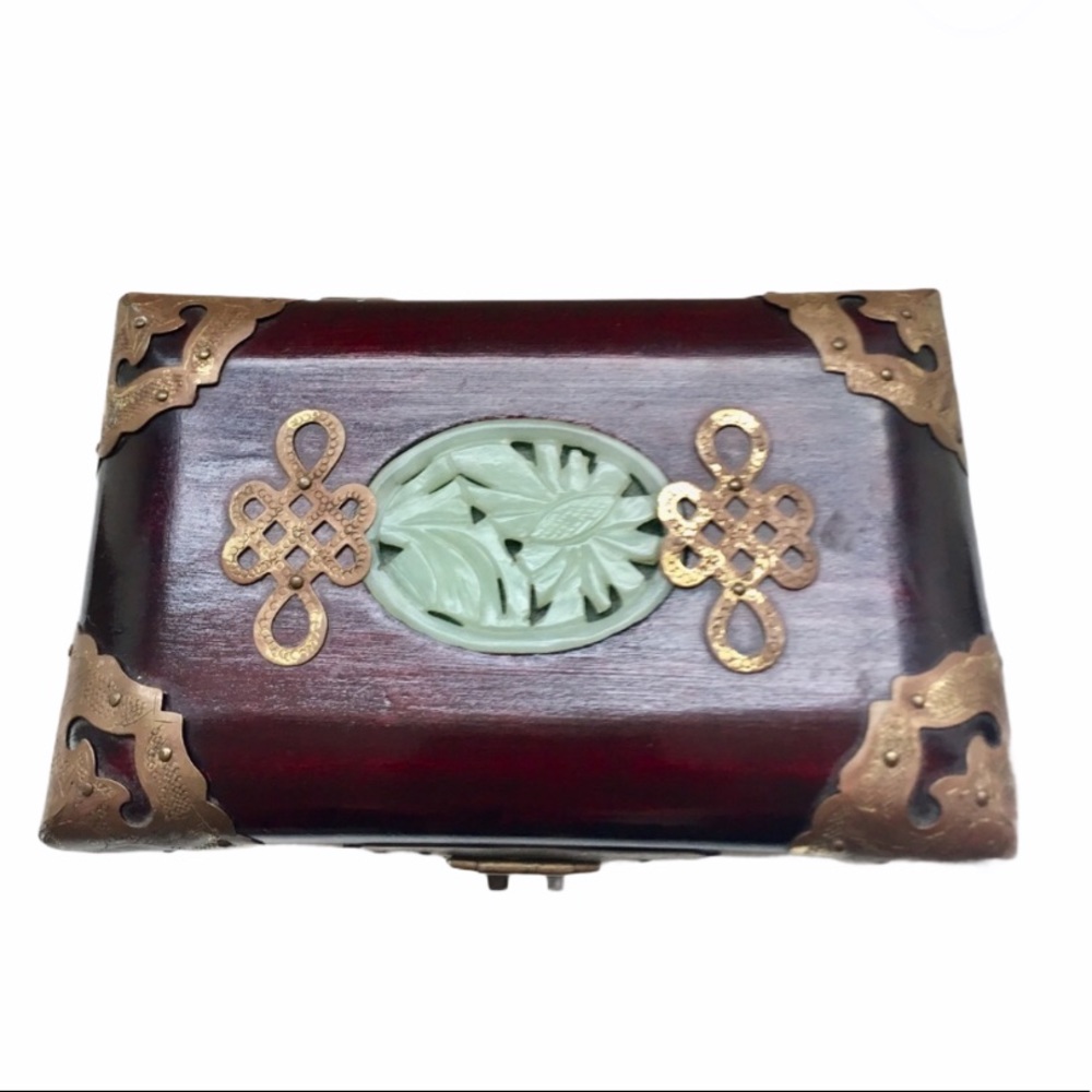 Collectible Vintage Antique Jewelry Box.